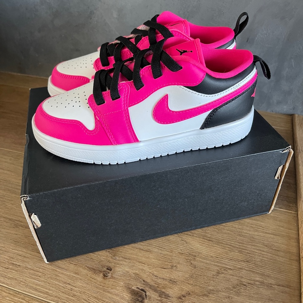 Nike Jordan 1 Low ALT (PS)-White/Fierce Pink-Black 1Y